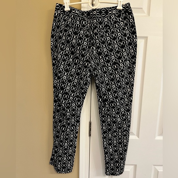 Rafaella pants in great condition, Size 8, black & white pattern. Ankle length - Picture 2 of 3